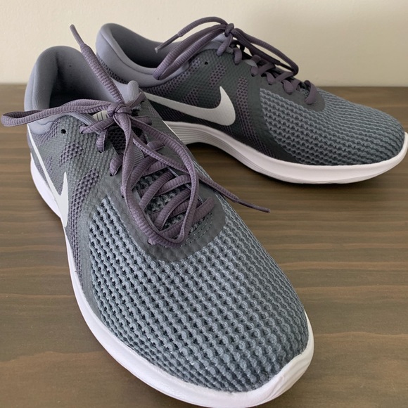 nike revolution 4 dark grey